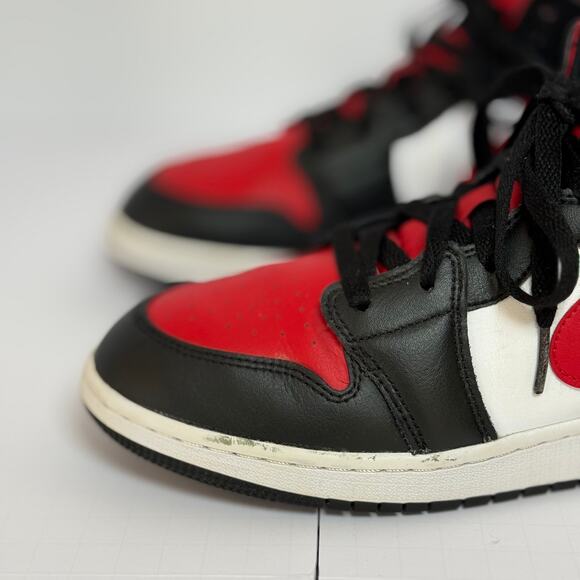 The Air Jordan 1 Mid 'Black Fire Red' (554725-079) - Picture 7 of 7